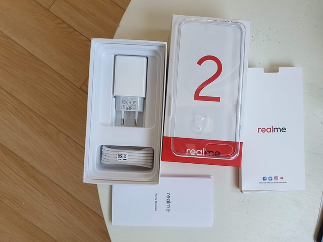 Đập hộp điện thoại Realme 2 sắp bán ở Việt Nam, giá dưới 5 triệu đồng - 1 Đập hộp điện thoại Realme 2 sắp bán ở Việt Nam, giá dưới 5 triệu đồng - 1
