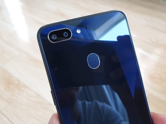 Đập hộp điện thoại Realme 2 sắp bán ở Việt Nam, giá dưới 5 triệu đồng - 7 Đập hộp điện thoại Realme 2 sắp bán ở Việt Nam, giá dưới 5 triệu đồng - 7