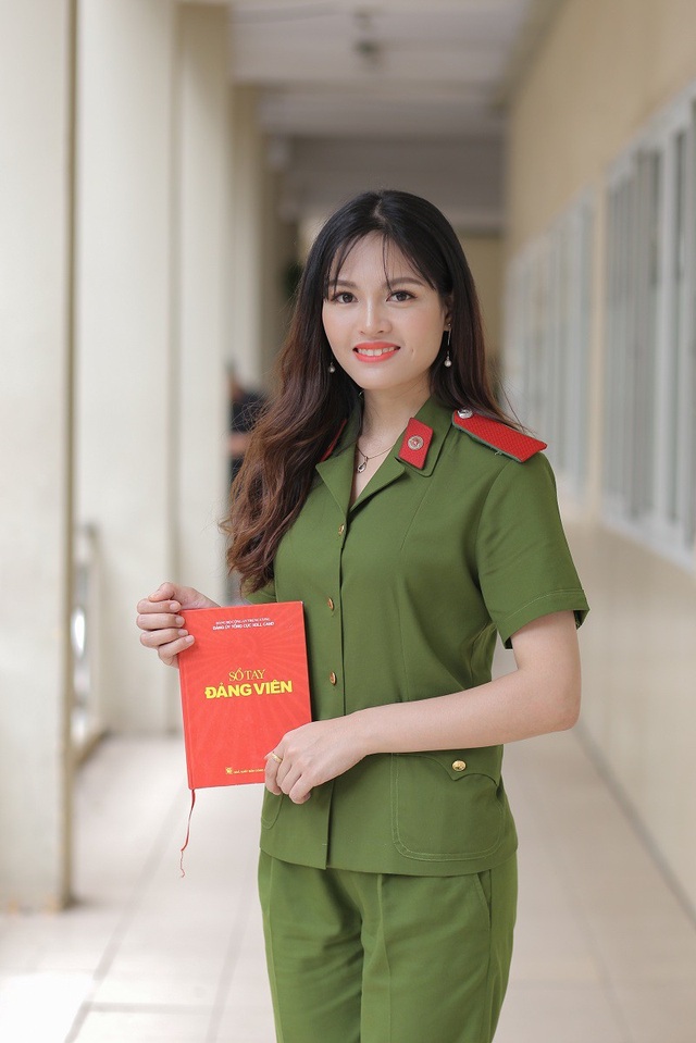 Bảng thành tích ấn tượng của nữ thủ khoa kép trường HV Cảnh sát nhân dân - 2 Bảng thành tích ấn tượng của nữ thủ khoa kép trường HV Cảnh sát nhân dân - 2