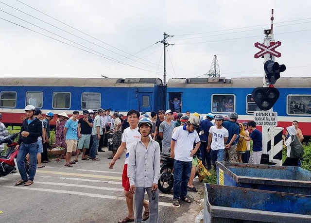 Cố vượt qua barie chắn đường tàu, người đàn ông tử vong tại chỗ - 1 Vụ tai nạn đường sắt sáng 7/10 khiến một người tử vong