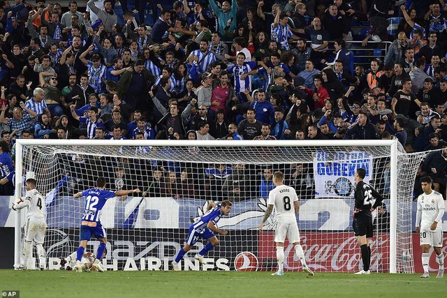 Gục ngã trước Alaves, Real Madrid rơi vào khủng hoảng - 13
Manu Garcia Sanchez ghi bàn thắng duy nhất của Alaves ở phút bù giờ