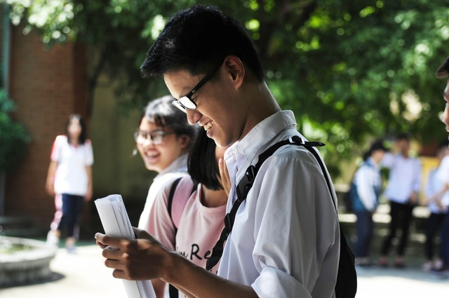 Thi vào lớp 10 Hà Nội: Phương án 4 môn là hợp lý - 2 Ngoại ngữ là môn bắt buộc nên đưa vào thi hoàn toàn chính xác. (Ảnh minh họa: Mỹ Hà).