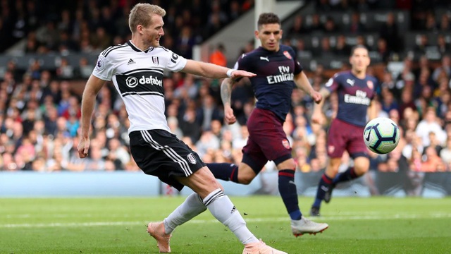 Những khoảnh khắc trong trận đấu Arsenal vùi dập Fulham - 13
Fulham cũng đã tìm được bàn thắng ở phút 44 với pha lập công của Schurrle