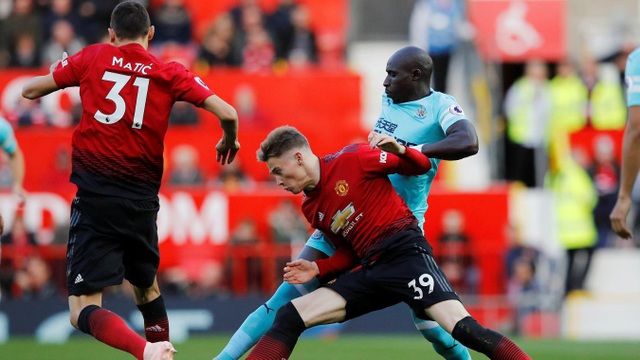 Nhìn lại trận thắng thót tim của Man Utd trước Newcastle - 3
McTominay tiếp tục được Mourinho cho ra sân thi đấu, tiền vệ trẻ của Man Utd có phần lạc nhịp với các đồng đội