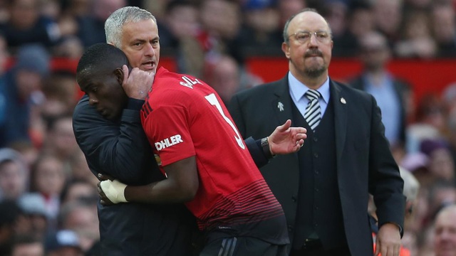 Nhìn lại trận thắng thót tim của Man Utd trước Newcastle - 9
Bailly bị rút ra sân chỉ sau 17 phút thi đấu, hậu vệ người Bờ Biển Ngà khá buồn. Bailly có chuyên môn tốt, nhưng anh không giỏi chịu áp lực, vậy nên cầu thủ đã không liên kết tốt với đồng đội