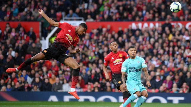 Nhìn lại trận thắng thót tim của Man Utd trước Newcastle - 10
Rashford hoang phí cơ hội với cú đánh đầu đưa bóng ra ngoài ở cự ly gần