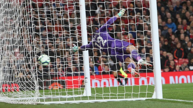Nhìn lại trận thắng thót tim của Man Utd trước Newcastle - 14
Cú sút phạt của Mata đưa bóng sát cột dọc trái, bàn thắng đẹp của tiền vệ người Tây Ban Nha