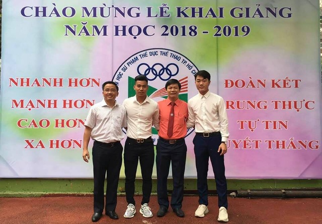 Công Phượng, Xuân Trường sắp tốt nghiệp đại học - 1 Xuân Trường, Văn Thanh, đại diện CLB HA Gia Lai và đại diện trường Đại học Sư Phạm TDTT TPHCM trong ngày khai giảng năm học mới