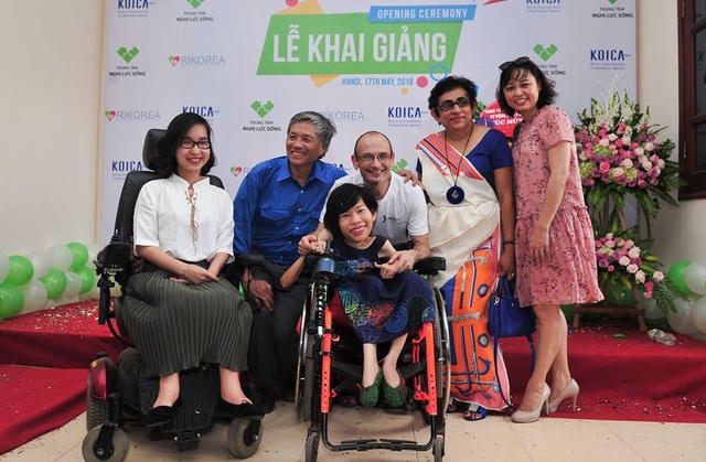 Chàng kỹ sư Úc quyết lấy cô gái khuyết tật Việt vì lý do khiến ai cũng bất ngờ - 5 Neil đã quyết định nghỉ việc tại Úc, chuyển sang Việt Nam sinh sống để chăm sóc và đồng hành cùng Vân.
