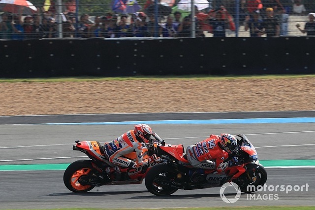 Đánh bại ở Dovizioso ở góc cua cuối cùng, Marquez là tay đua đầu tiên chiến thắng tại ThailandGP - 3 Đánh bại ở Dovizioso ở góc cua cuối cùng, Marquez là tay đua đầu tiên chiến thắng tại ThailandGP - 3