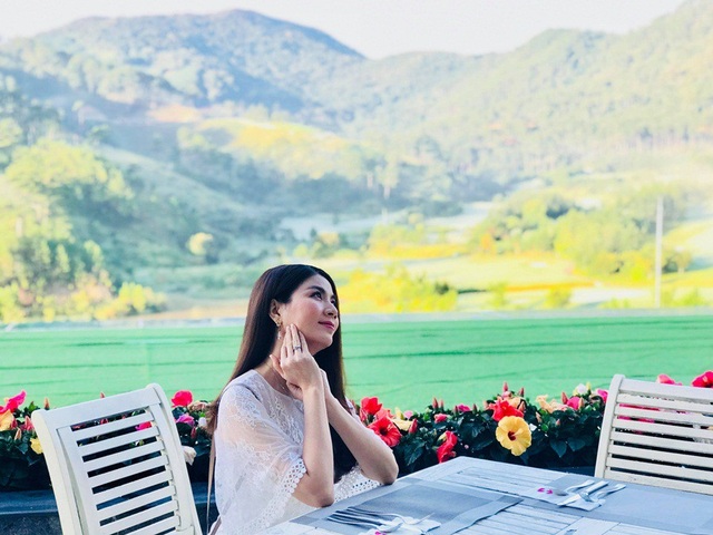 Cặp ngôn tình của showbiz Việt hưởng “trăng mật” ngây ngất như phim ở Đà Lạt - 2 Đôi vợ chồng trẻ vừa có chuyến trải nghiệm đáng nhớ tại Đà Lạt. Được mệnh danh là thành phố tình yêu, nơi đây đẹp và bình yên như một giấc mơ.
