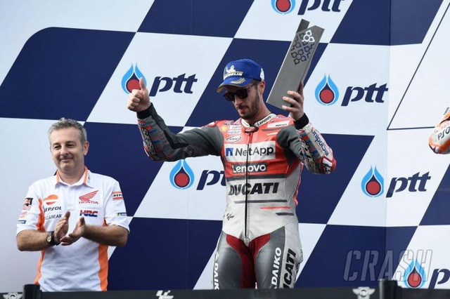 Đánh bại ở Dovizioso ở góc cua cuối cùng, Marquez là tay đua đầu tiên chiến thắng tại ThailandGP - 7 Đánh bại ở Dovizioso ở góc cua cuối cùng, Marquez là tay đua đầu tiên chiến thắng tại ThailandGP - 7