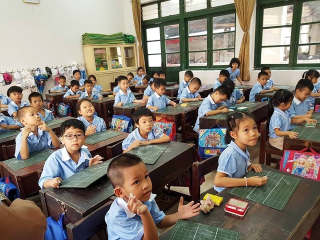 Hàng trăm học sinh đi học trở lại sau khi bị ngộ độc - 4
Học sinh sức khỏe ổn định, tâm lý thoải mái sau vụ ngộ độc phải nhập viện cấp cứu.