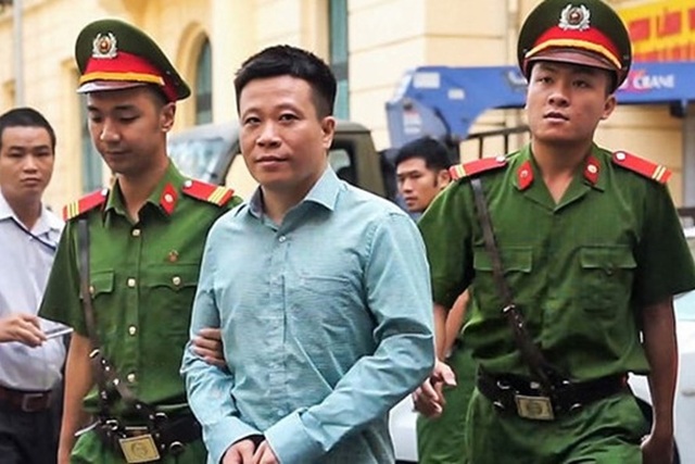 Làm rõ lùm xùm thi hành án dân sự liên quan tới ông Hà Văn Thắm - 1
Ông Hà Văn Thắm- cựu Chủ tịch HĐQT Ocean Bank trong môt lần ra toà.
