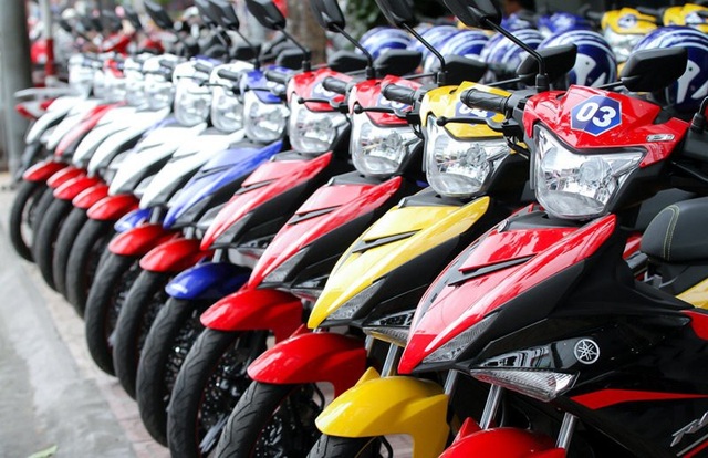 Thu nhập 500 triệu đồng: Thừa tiền mua ô tô vẫn phải đi xe máy - 2
Giao thông công cộng không đáp ứng được nhu cầu nên khả năng phụ thuộc vào xe máy ở Việt Nam là khó thay đổi.