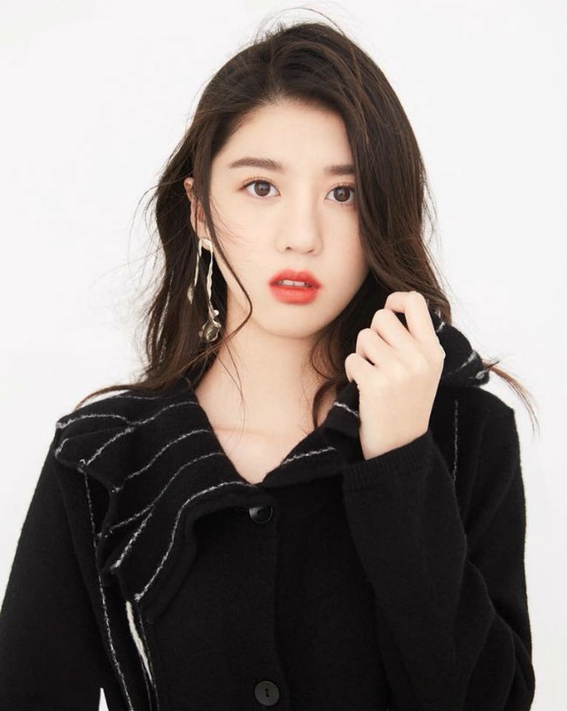 Nhan sắc khiến hàng triệu đấng mày râu điêu đứng của "mỹ nhân quả táo" - 11
Eleanor Lee còn được gọi là Lý Khải Hinh. Người ta còn gọi cô là Mỹ nhân quả táo, Mỹ nhân Apple