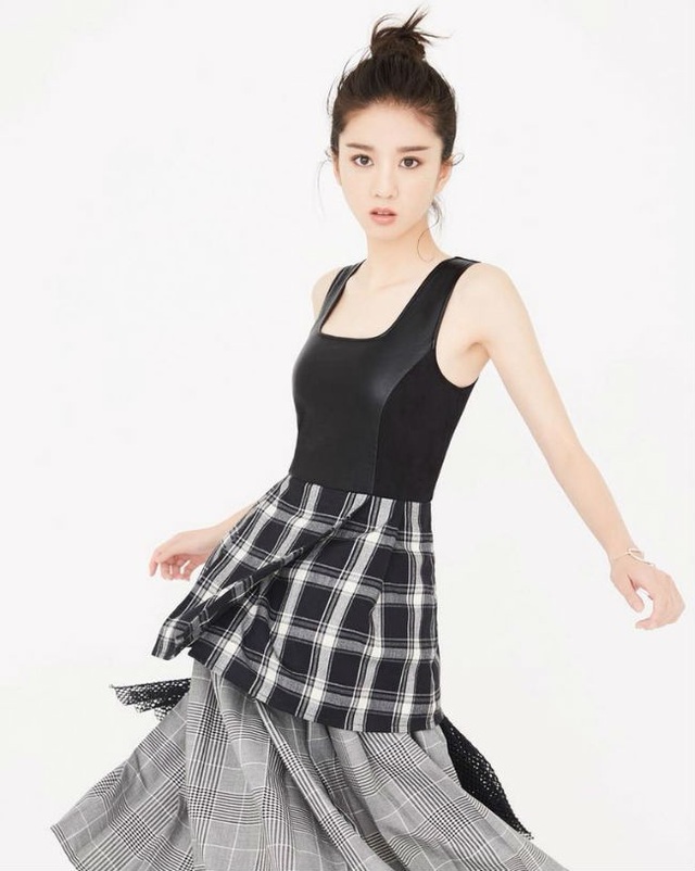 Nhan sắc khiến hàng triệu đấng mày râu điêu đứng của "mỹ nhân quả táo" - 8
Hiện Instagram của cô nàng đã có hơn 150.000 lượt theo dõi và luôn nhận được hàng chục nghìn lời khen ngợi với hình ảnh xinh đẹp của mình.