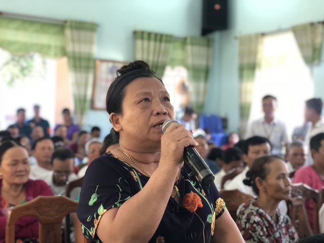 Người dân mời lãnh đạo thử sống ở bãi rác để thấu hiểu nỗi khổ - 3 Bà Nguyễn Thị Thành, người dân ở khu vực bãi rác: “Thành phố hỗ trợ mấy cũng không bù đắp được thiệt hại, thiệt thòi của dân”