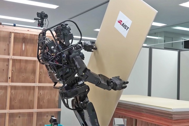 Viễn cảnh việc làm rơi vào tay robot lại thêm gần - 1 Mẫu robot xây dựng của Nhật Bản