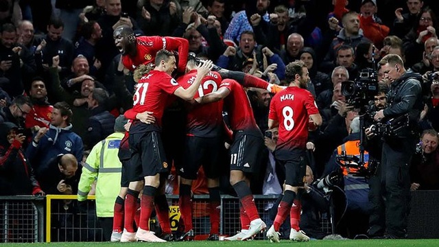 Wayne Rooney nhắc nhở cầu thủ Man Utd phải nỗ lực hơn - 1 Man Utd đã chấm dứt chuỗi bốn trận tệ hại bằng chiến thắng 3-2 trước Newcastle