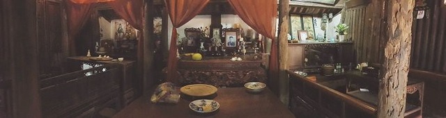 Ngôi nhà cổ gần 400 tuổi trả tiền tỷ không bán ở Hà Nội - 16
Ông Hùng cho biết: Ngôi nhà là một phần giá trị truyền thống mà cha ông đã để lại, con cháu không nỡ tháo bỏ hoặc xây mới...”. Vào năm 2008 ngôi nhà được Ban quản lý Làng cổ Đường Lâm tiến hành đo đạc và thẩm định trùng tu ngôi nhà, tổ chức Jica và Sở Văn hóa đã đứng ra bảo tồn và phục chế tôn tạo ngôi nhà.