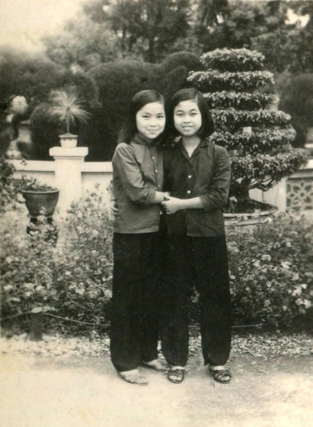 NSND Thái Bảo: “Khiếm khuyết lớn nhất trong cuộc đời tôi là quá ít con” - 1 NSND Thái Bảo (bên trái) thời bé.