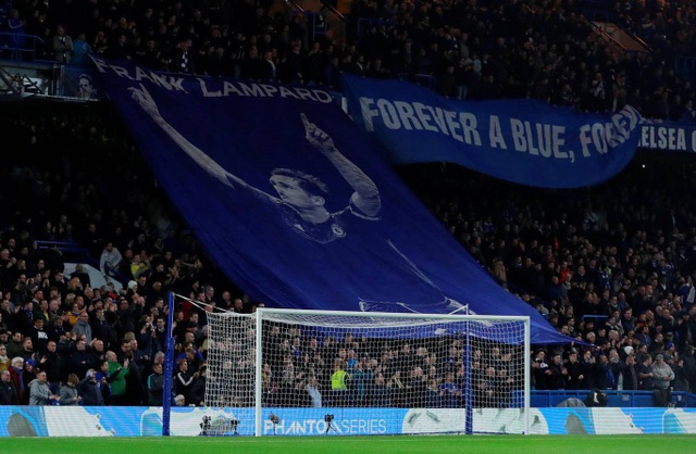 Nhìn lại trận thắng đầy tranh cãi của Chelsea trước Derby - 3
Với người hâm mộ Chelsea, Lampard mãi xứng danh là một huyền thoại. Bất chấp việc Lampard có đến với tư cách huấn luyện viên của một đội bóng thách thức Chelsea, nhưng người hâm mộ Chelsea vẫn yêu Lampard