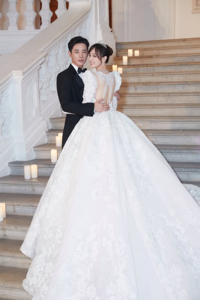 Đường Yên - La Tấn khoe ảnh cưới lãng mạn, ngọt ngào - 9
Chuyện tình của La Tấn và Đường Yên được fan ủng hộ.
