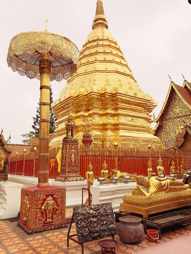 
Nhiều khách du lịch thích tới với Thái Lan, một đất nước năng động và thân thiện. Bangkok từng là điểm du lịch tuyệt vời với nhiều du khách nhưng gần đây đã có những sự thay đổi khi các du khách muốn tìm kiếm những sự mới mẻ. Chiang Mai, Chiang Rai là những điểm đến thú vị dành cho những người yêu thích sự bình yên, cổ kính, hoang sơ và dân dã. Ước chừng có 10 triệu khách du lịch tới với Chiang Mai vào năm 2017
