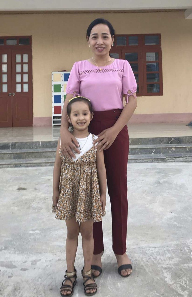 Bổ sung vi chất cho hơn 2.500 trẻ mầm non suy dinh dưỡng - 2
... và sau khi bé được bổ sung 1 gói vi chất mỗi ngày (ảnh chụp ngày 31/10)