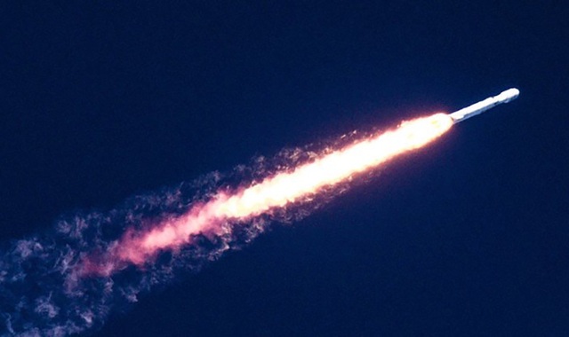 NASA sẽ tạo ra nhiên liệu cho tên lửa từ… đất sao Hoả - 1 Đất trên bề mặt sao Hỏa được cho có thể sử dụng làm nguyên liệu cho tên lửa.