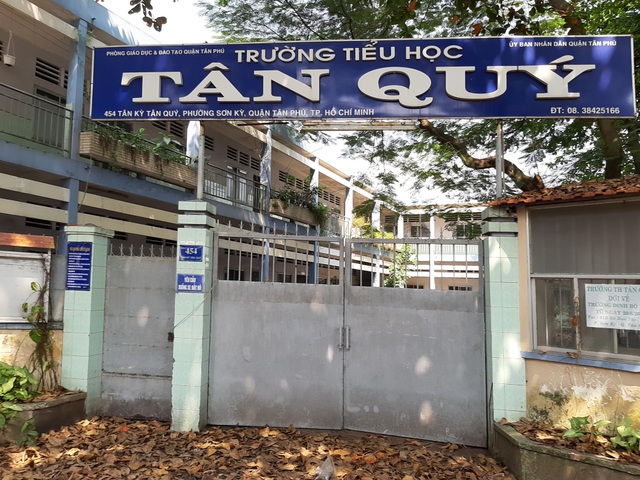 TPHCM: Học sinh thiếu lớp, trường bỏ hoang - 2
Ngôi trường tiểu học ở Tân Phú, TPHCM hiện bỏ hoang.