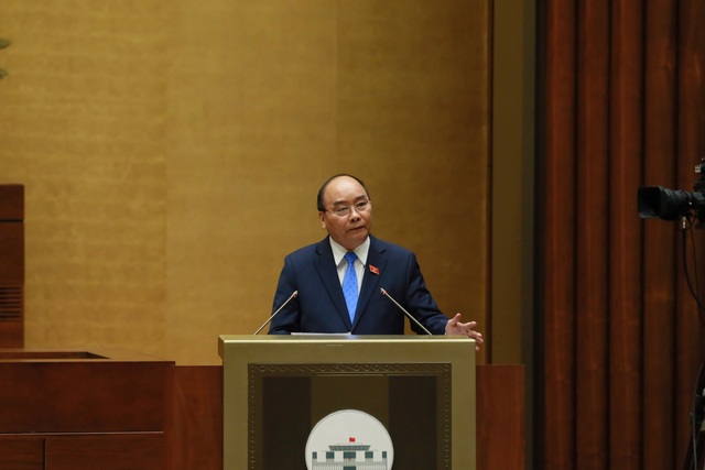 Thủ tướng: Bộ trưởng yếu kém, Thủ tướng cũng phải chịu trách nhiệm - 4
Thủ tướng bao cáo thêm một số vấn đề trước khi trực tiếp trả lời chất vấn của đại biểu