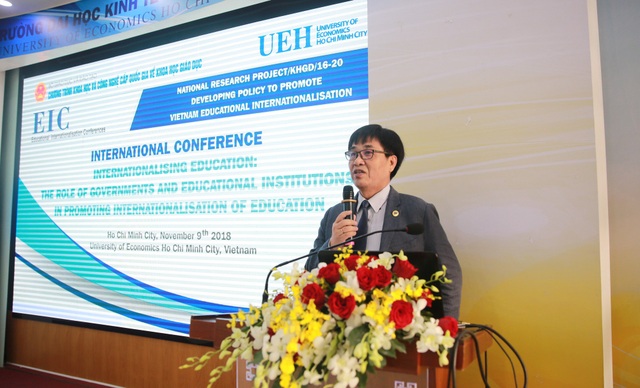 
GS.TS Nguyễn Trọng Hoài chia sẻ tại hội thảo quốc tế hóa giáo dục “Vai trò của Chính phủ và các tổ chức giáo dục trong việc đẩy mạnh quốc tế hóa giáo dục”.
