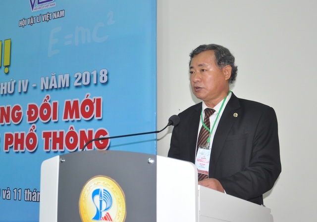 Dạy và học Vật lý đáp ứng đổi mới chương trình giáo dục phổ thông - 2 PGS.TS Lưu Trang – Hiệu trưởng Trường ĐH Sư phạm (ĐH Đà Nẵng) phát biểu khai mạc hội nghị