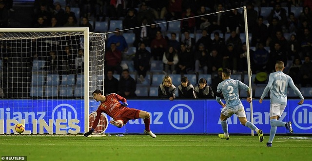 Benzema chói sáng, Real Madrid tiếp đà thăng hoa thời HLV Solari - 10
Celta Vigo ghi 2 bàn vào lưới Courtois