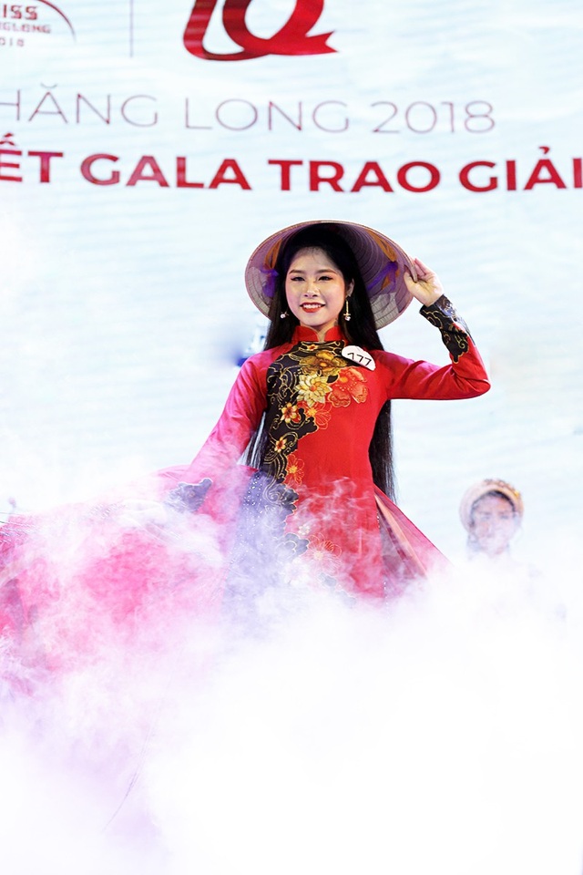 Nữ sinh Học viện Cảnh sát, Sư phạm đăng quang Imiss Thăng Long 2018 - 10
Trần Thị Ánh – nữ sinh ĐH Văn hóa Hà Nội gây ấn tượng với mái tóc dài hiếm có