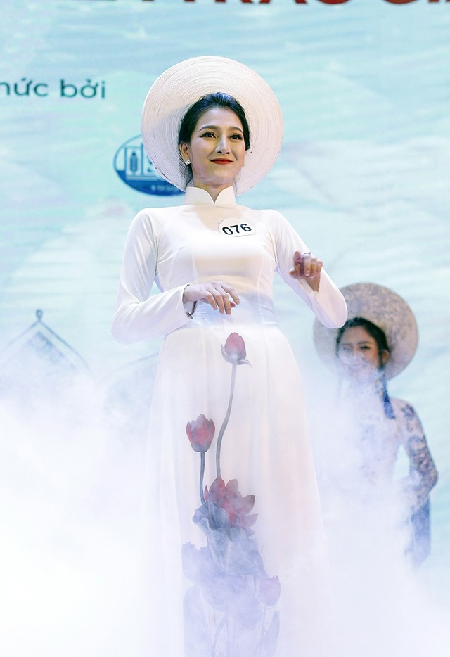Nữ sinh Học viện Cảnh sát, Sư phạm đăng quang Imiss Thăng Long 2018 - 9
Luyện Trà My - nữ sinh trường Cao đẳng Sư phạm Trung Ương giành giải Ba chung cuộc