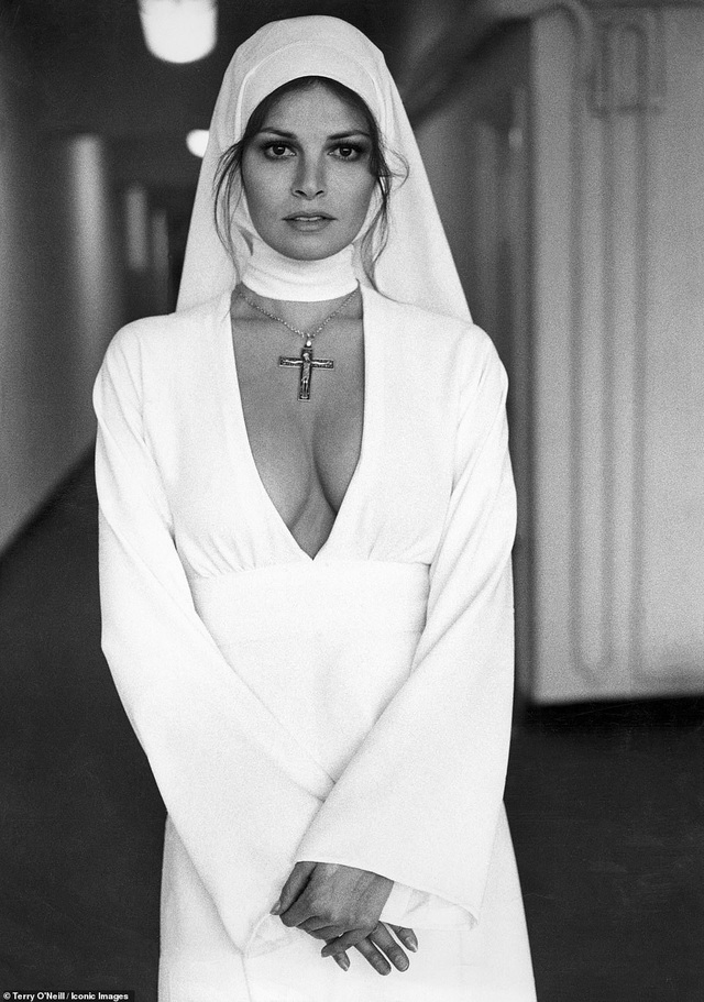 Khoảnh tự nhiên và “thần thái” của ngôi sao qua ống kính nhiếp ảnh - 5
Nữ diễn viên Raquel Welch trong một bức ảnh chụp năm 1969.