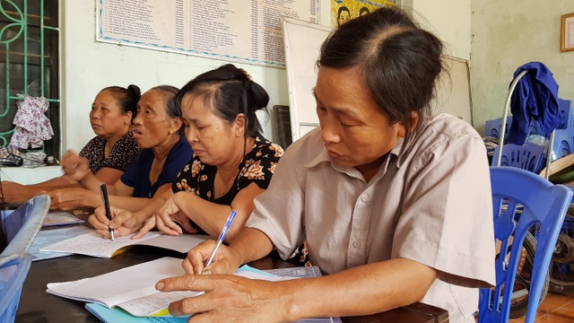 Trung tâm học tập cộng đồng: Nhiều “nút thắt” cần được tháo gỡ - 4
Lớp học về kĩ thuật chăn nuôi cho bà con nhân dân tại Thị xã Phú Thọ (Phú Thọ).
