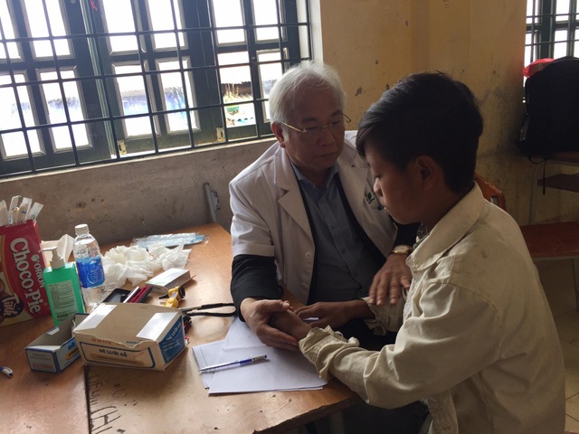 Bác sĩ tuyến trung ương thay phiên “cắm chốt” tại bản - 4 Bác sĩ tuyến trung ương thay phiên “cắm chốt” tại bản - 4