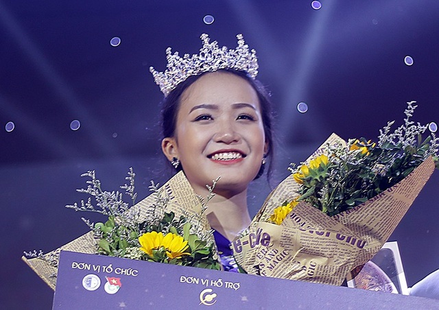 Trả lời "3 chữ N" gây tranh cãi về phụ nữ, nữ sinh năm nhất giành ngôi Hoa khôi ĐH Luật - 7
Cận cảnh gương mặt rạng rỡ của Phạm Phương Anh