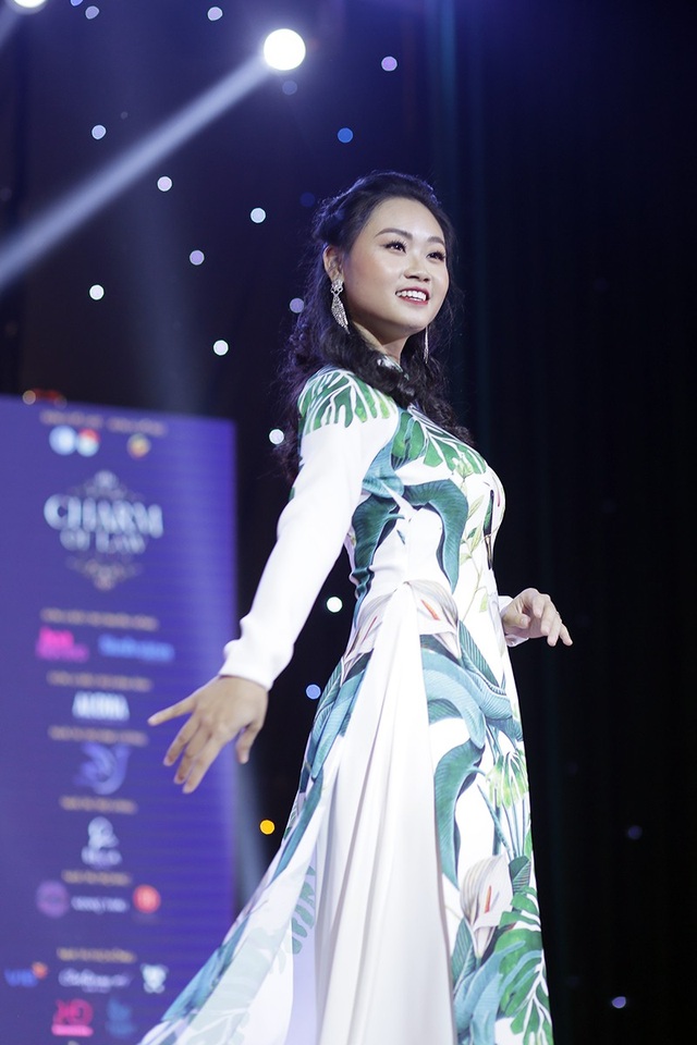 Trả lời "3 chữ N" gây tranh cãi về phụ nữ, nữ sinh năm nhất giành ngôi Hoa khôi ĐH Luật - 10
Á khôi 1 Phạm Thị Hương Giang cũng là thí sinh được trao giải Miss Trí tuệ chung cuộc
