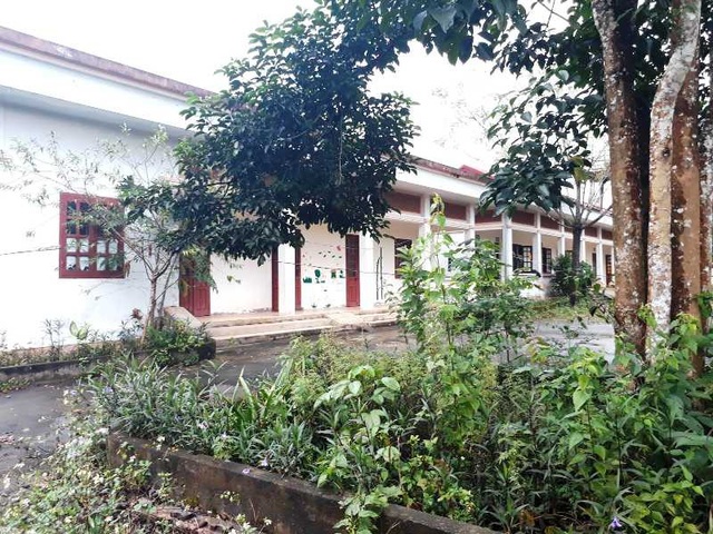 Cảnh hoang tàn nơi Làng thanh niên lập nghiệp - 4 Khu nhà trung tâm của Làng cũng vắng như chùa bà Đanh.