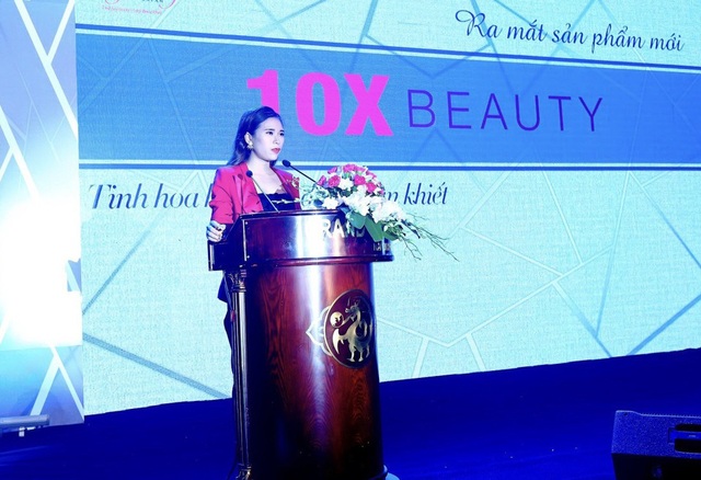 Nữ giám đốc 9x Nguyễn Thúy: Bứt phá thành công từ chính biến cố của gia đình - 3 Giám đốc Nguyễn Thúy trong buổi ra mắt sản phẩm 10X Beauty