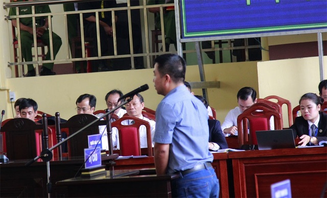 6 ngày xử vụ “đánh bạc nghìn tỷ”: Hai cựu tướng liên tục vào phòng y tế - 4 Bị cáo Phạm Quang Minh.