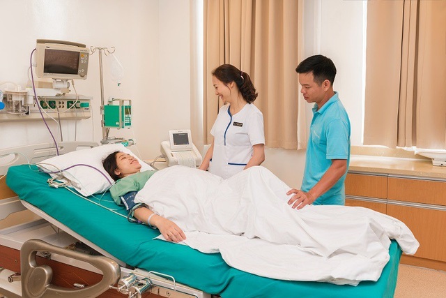 Tạm biệt cơn đau “lịm người” sau sinh mổ nhờ kỹ thuật gây tê đặc biệt - 1 Các sản phụ sinh tại Vinmec có thể trải nghiệm sinh không đau với sự hỗ trợ của các phương pháp gây tê hỗ trợ chuyển dạ an toàn.