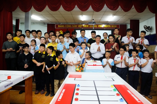 Sôi động trước thềm cuộc thi Robotics Quốc tế WRO 2018 - 1 Lễ ra quân cuộc thi Robotics Quốc tế WRO 2018 tại trường THCS Hồng Bàng (TP. HCM)