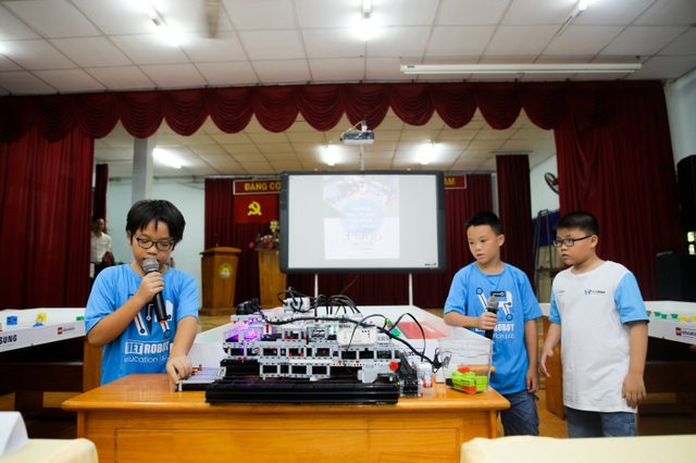 Sôi động trước thềm cuộc thi Robotics Quốc tế WRO 2018 - 2 Đội Việt Robot B4 – 01 giới thiệu về mô hình Robot sẽ tham dự WRO 2018 sắp tớ tại Thái Lan