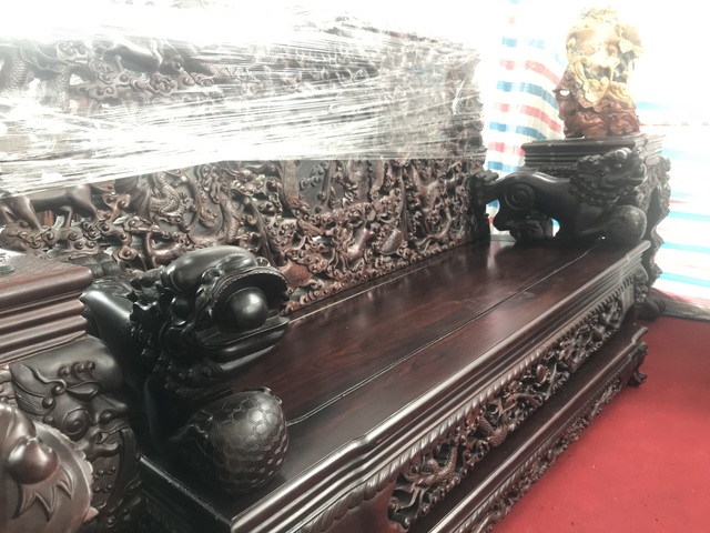 Thương lái Trung Quốc càn quét đồ gỗ trắc, 4 bộ ghế trả luôn 1 triệu USD - 9 Ghế băng dài